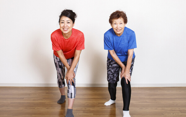 トレーニングをする高齢者のお客様